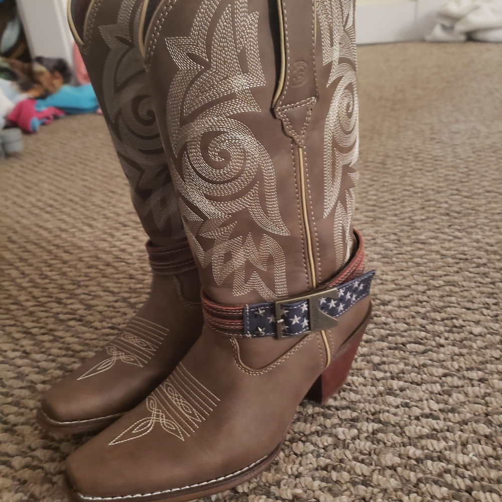 Cowgirl boots size 7M